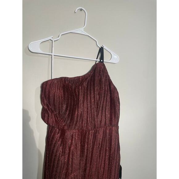 NWT Lulu’s Get To The Groove Shiny Red Pleated One Shoulder Maxi Dress - Picture 3 of 13